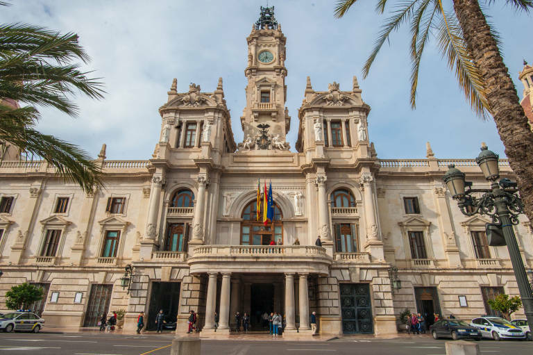 Imagen de la fachada principal del edificio del Ayuntamiento de Valencia